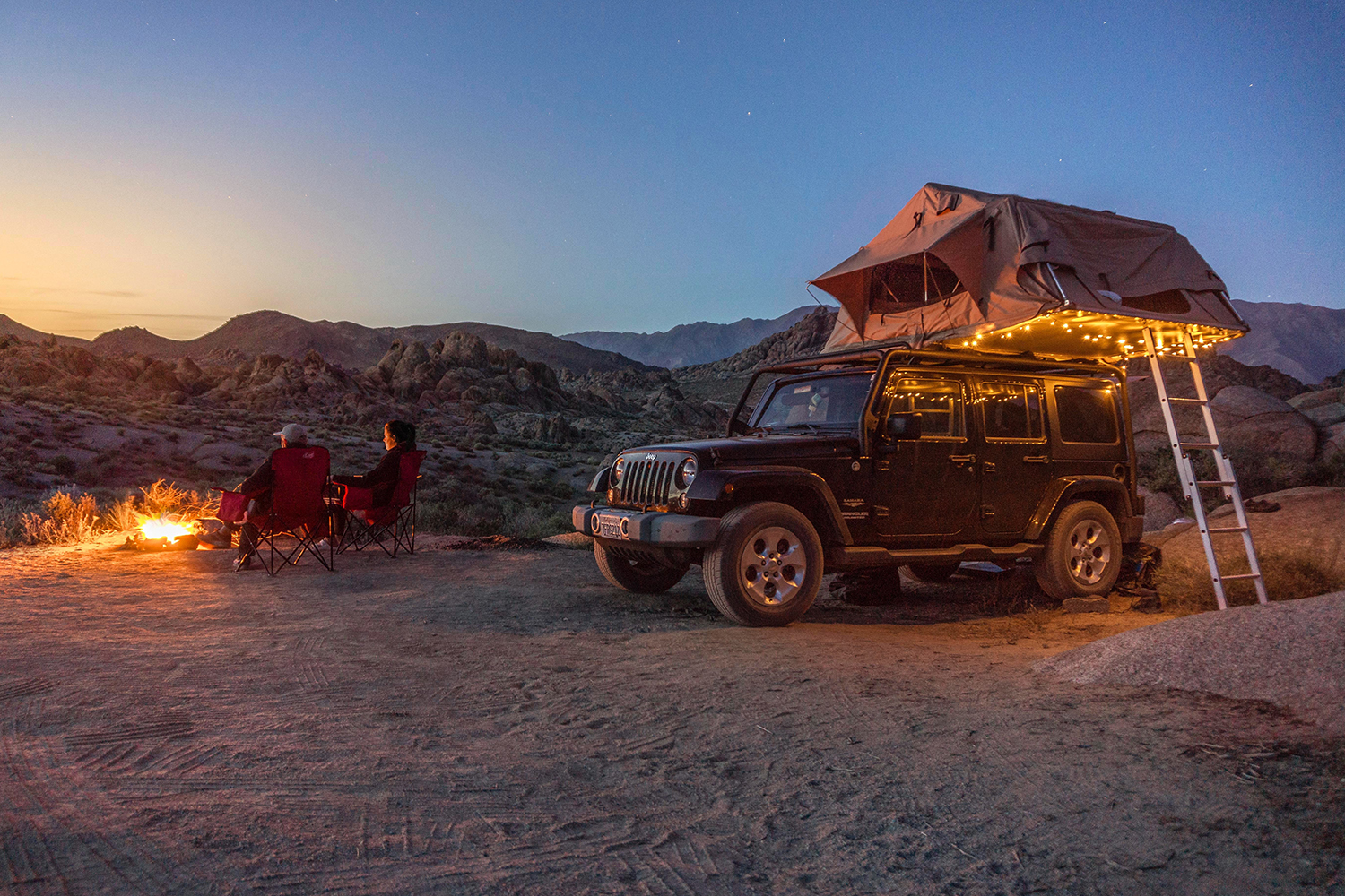 střešní-stan-jeep-camping